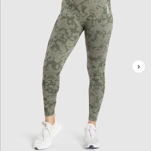 Gymshark adapt camo in green !